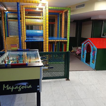 Hotel Astrea Hiszarja Kültér fotó