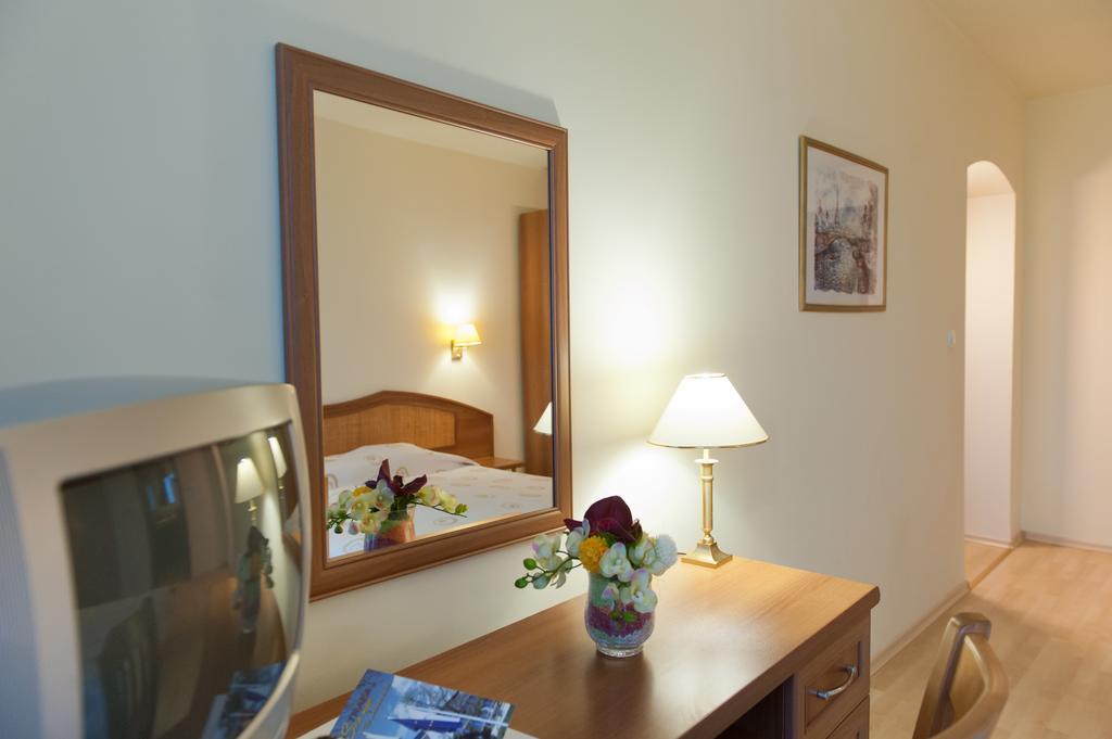 Hotel Astrea Hiszarja Szoba fotó