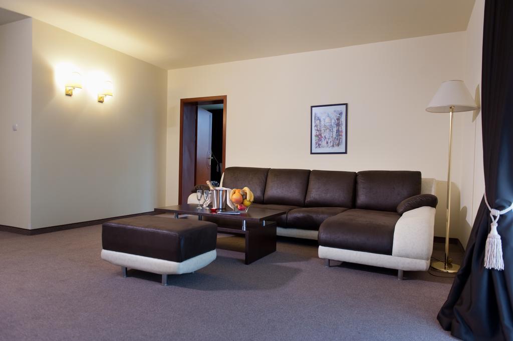 Hotel Astrea Hiszarja Szoba fotó