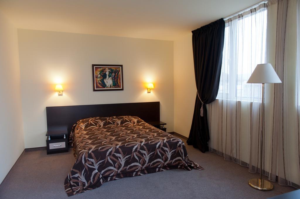 Hotel Astrea Hiszarja Szoba fotó