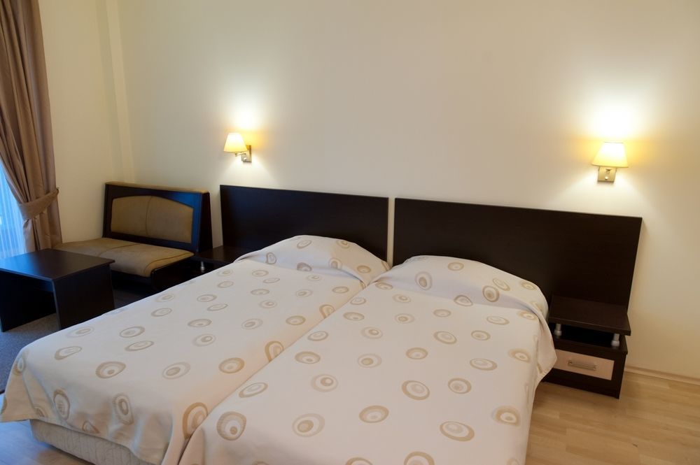 Hotel Astrea Hiszarja Kültér fotó