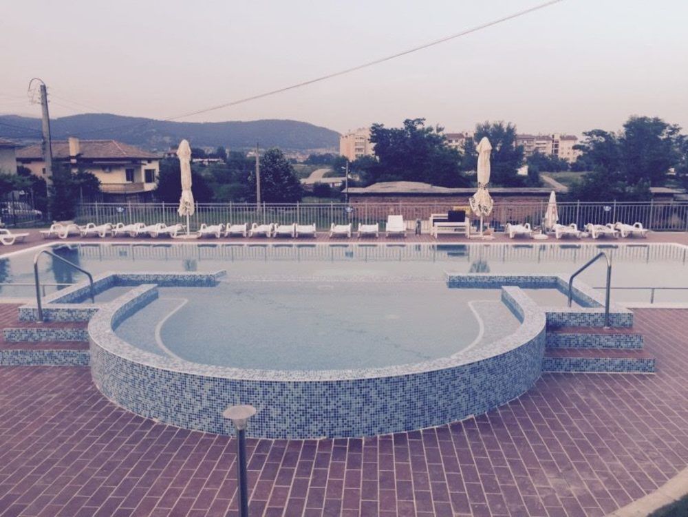 Hotel Astrea Hiszarja Kültér fotó